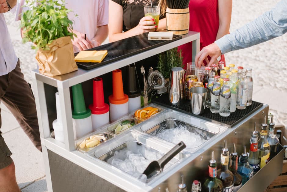 Unsere Servierwagen für Bordcatering für Firmenveranstaltungen
