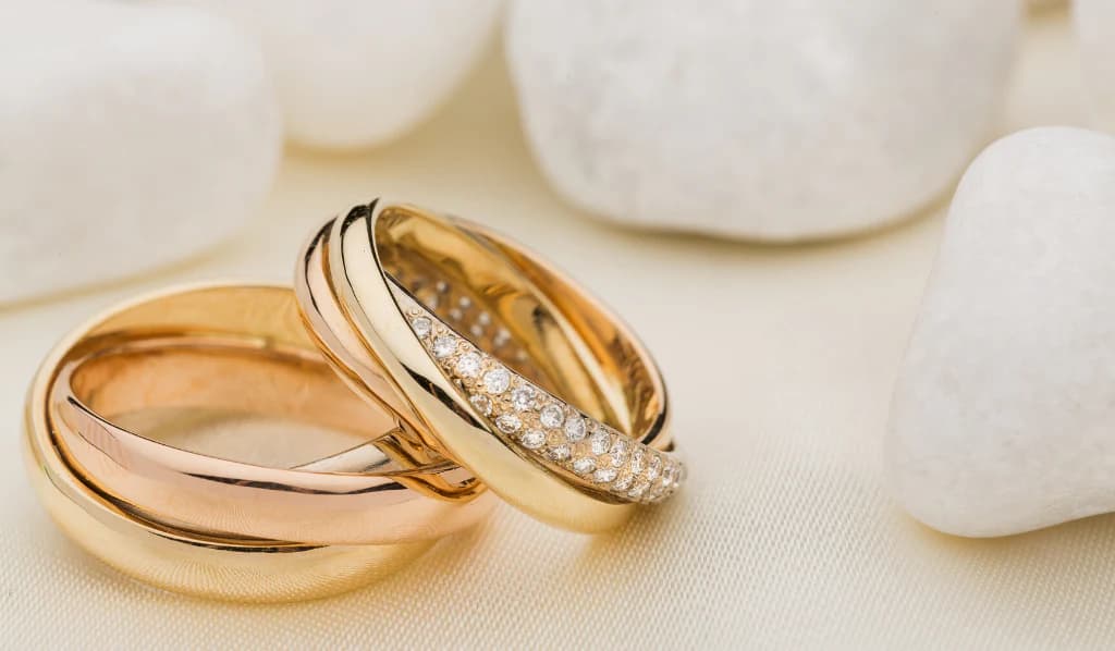 Schlichte Eleganz oder opulenter Glanz – Trauringe von Trolese