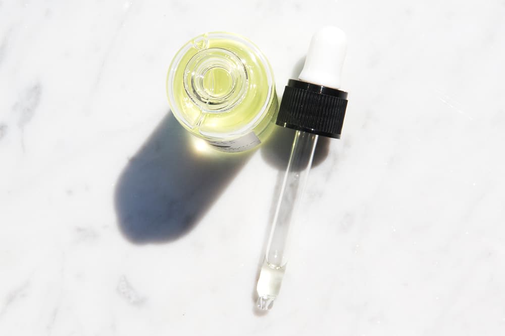 Begeben Sie sich auf eine Reise der Schönheit: Die Umarmung des Hyaluronserums