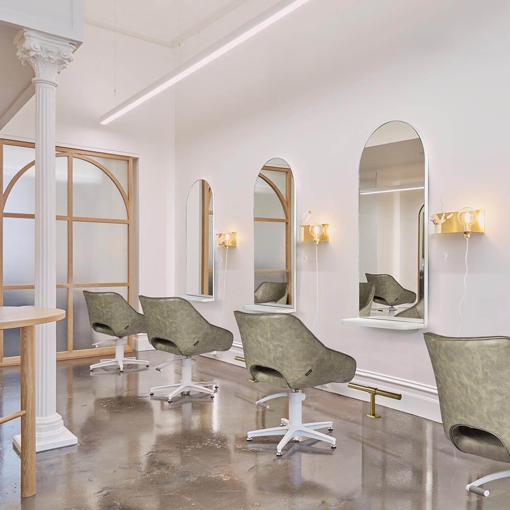 Friseureinrichtung & Kosmetikeinrichtung mit moderner Wellness & Spa Einrichtung