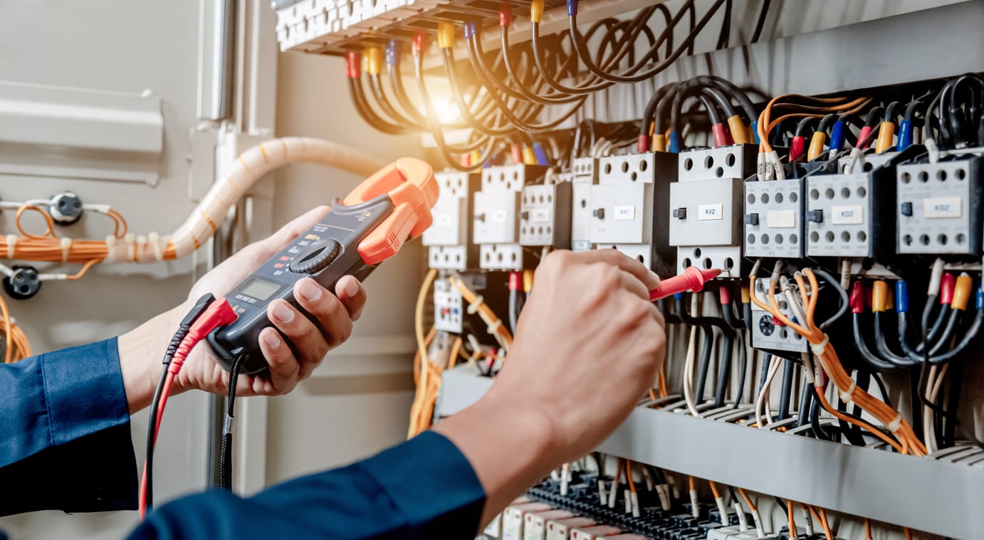 Prüfung elektrischer Anlagen: Wichtige Sicherheitsmaßnahmen vor der Durchführung