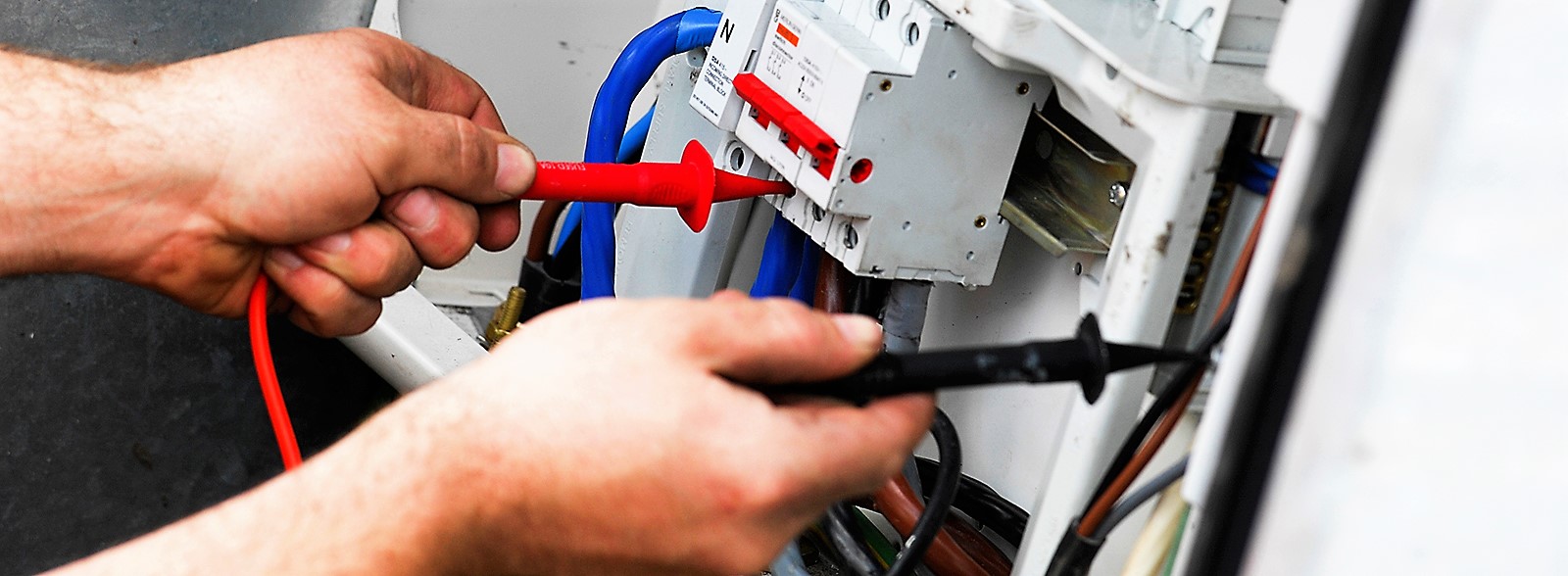 Prüfung elektrischer Anlagen: Wichtige Sicherheitsmaßnahmen vor der Durchführung